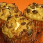 Muffins à la citrouille décorés avec des épices d’automne
