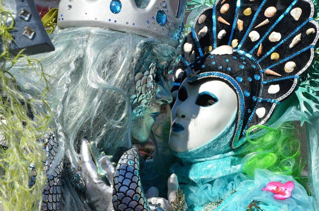 Costume ancien conservé comme une œuvre d’art de haute valeur