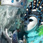 Costume ancien conservé comme une œuvre d’art de haute valeur