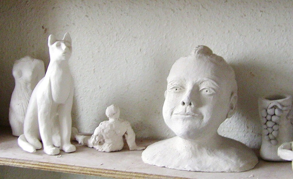 Modelage de formes décoratives pour la poterie