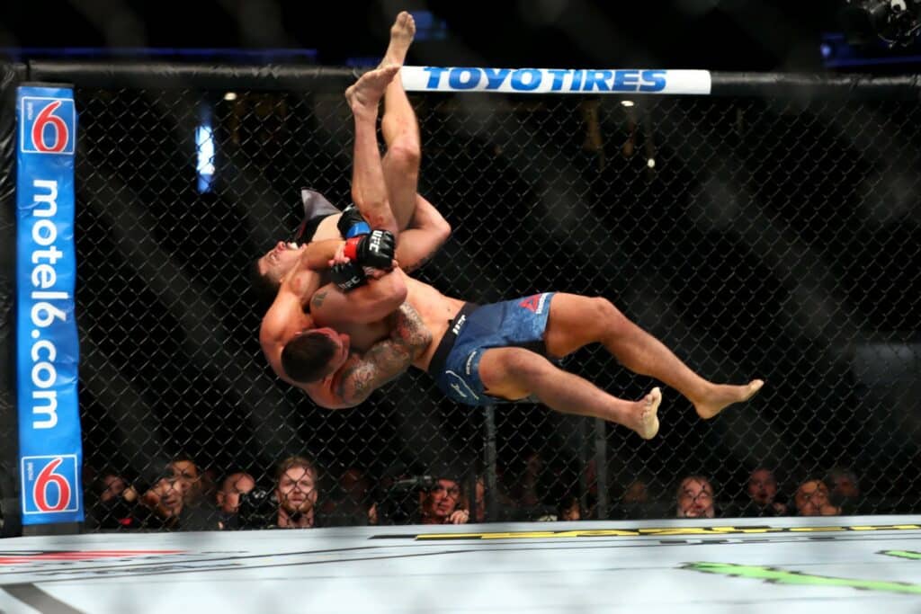 Prise de soumission appliquée lors d’un combat de MMA