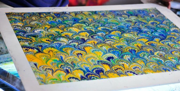 Marbling : l&rsquo;art fascinant de la peinture flottante