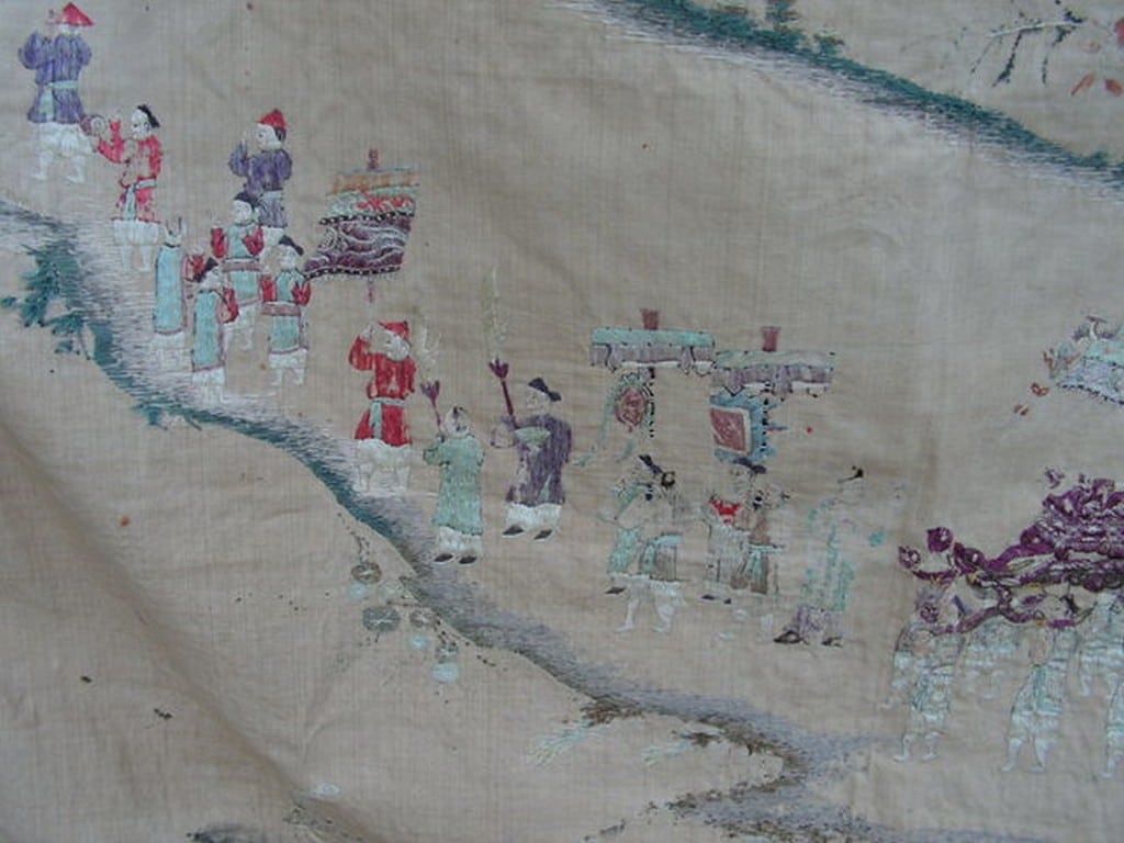 Broderie ancienne réalisée à la main sur toile de lin