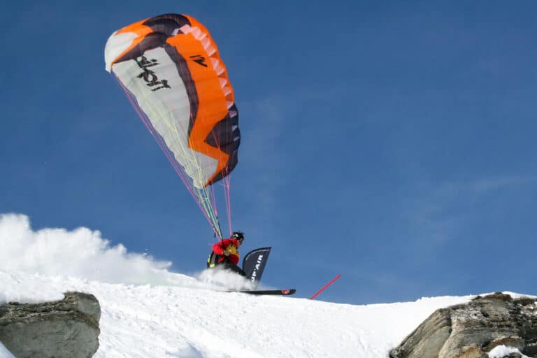 Le speedflying une descente aérienne ultra‑rapide qui fusionne vol et glisse