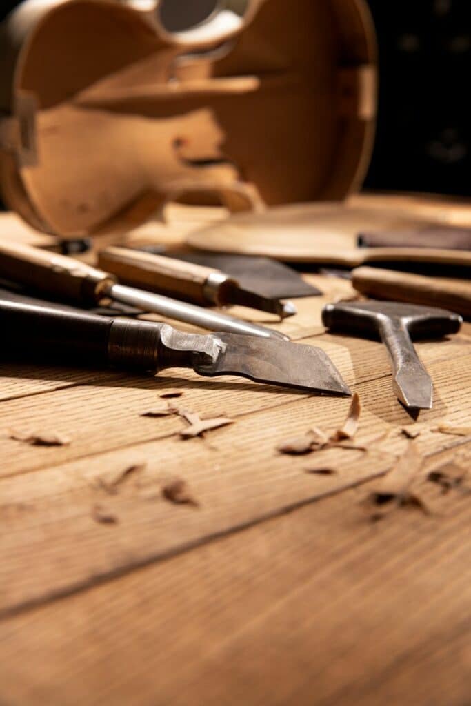 Projet DIY en bois créé à l’aide de la technique de sculpture au couteau